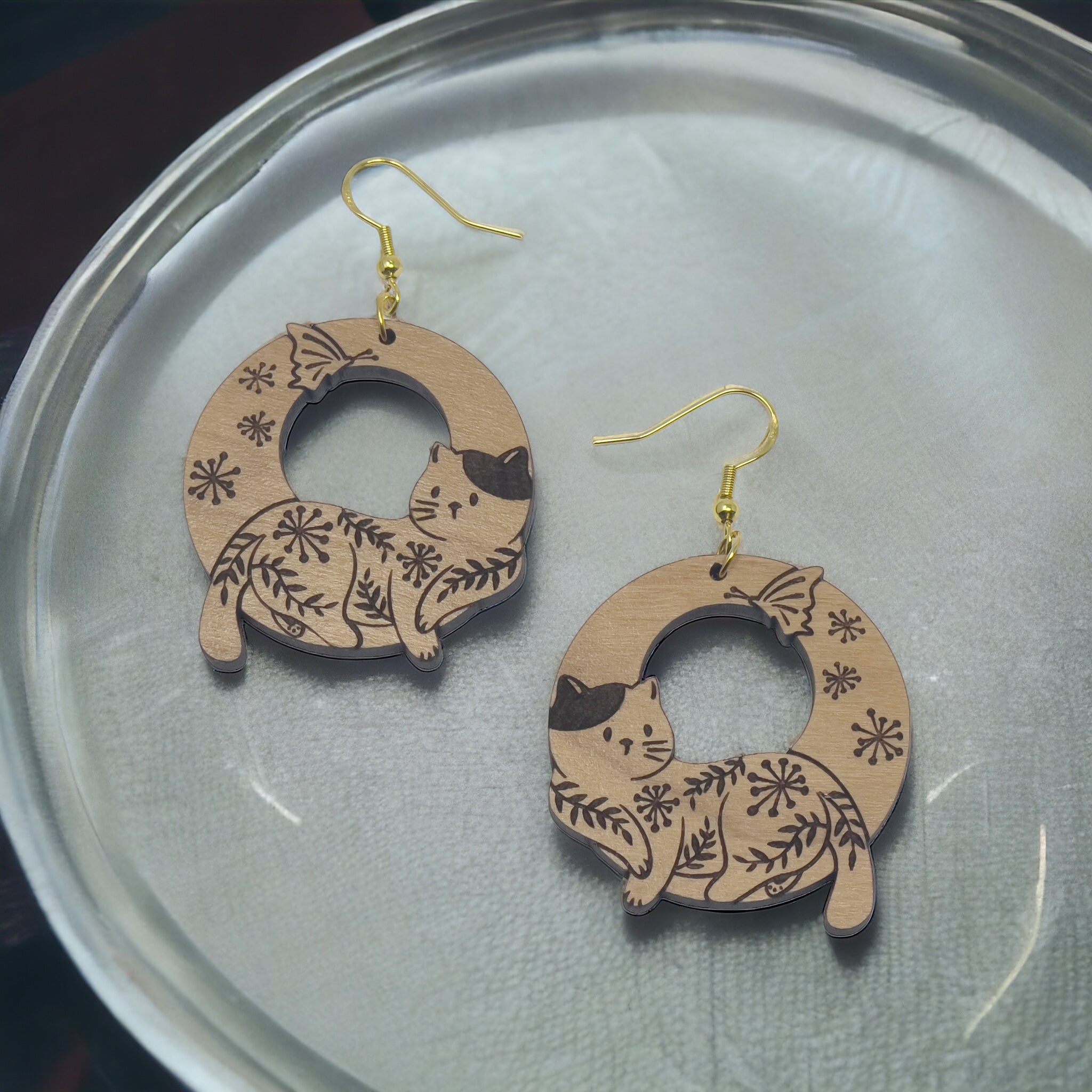 34459999-2D33-4E0D-9DDE-26C312B1C170 Floral Cat Circle Wood Earrings – Whimsical Nature-Inspired Feline Jewelry - Image 6