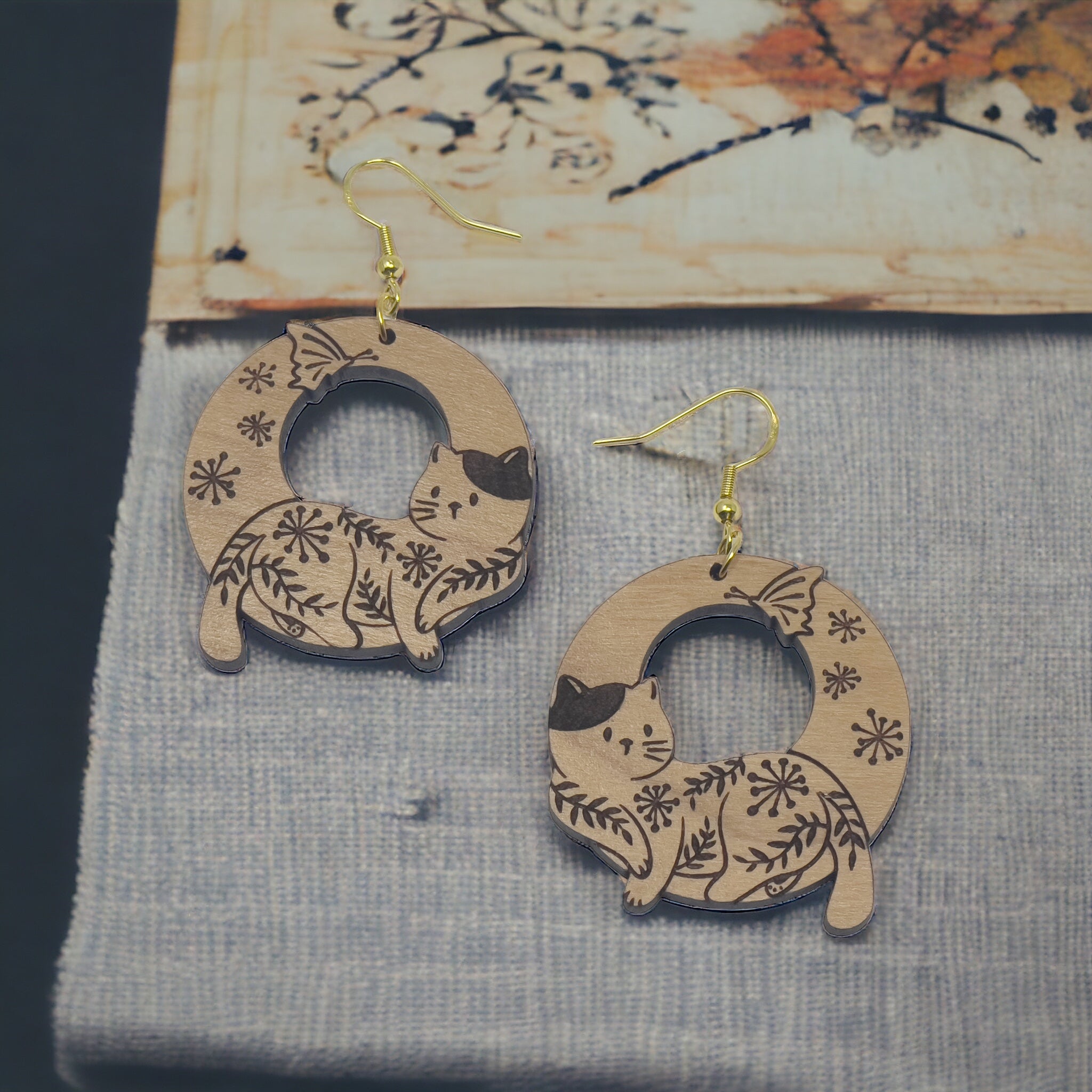 5B4A04F4-CCE6-4B28-B173-FF02EFEFD2DD Floral Cat Circle Wood Earrings – Whimsical Nature-Inspired Feline Jewelry - Image 5